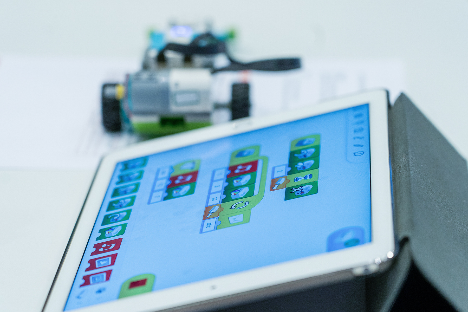 Visste du at Newton-rommene tilbyr relevant og praktisk undervisning i programmering?